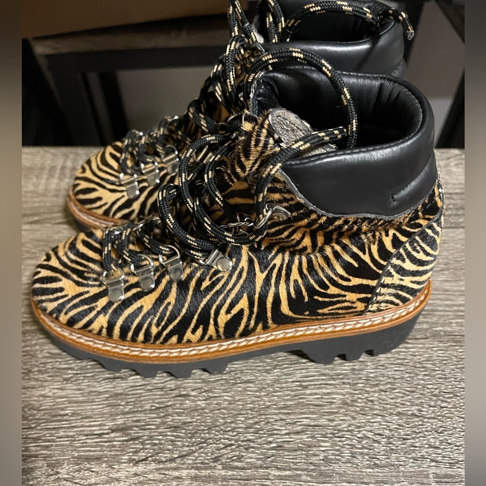 Zara kids boots gently worn